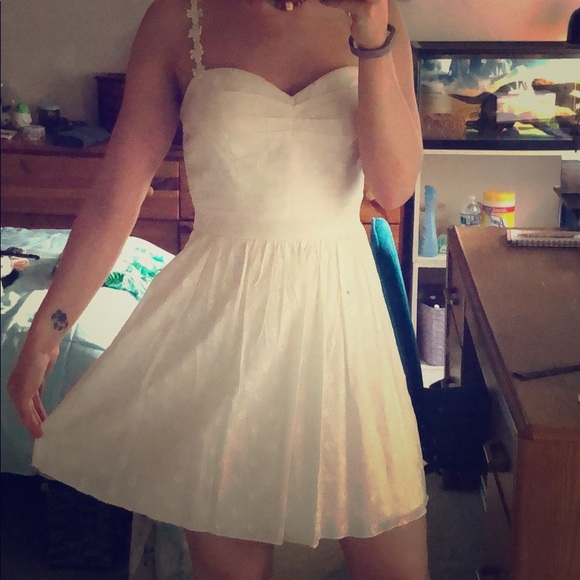 White summer dress ☀️ - Picture 1 of 8